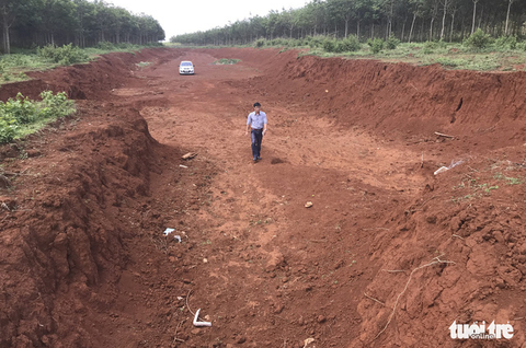 Chuyển trạm thu giá: Tỉnh vui, nhà đầu tư mừng, dân bức xúc - Ảnh 4. Chuyển trạm thu giá: Tỉnh vui, nhà đầu tư mừng, dân bức xúc - Ảnh 4.