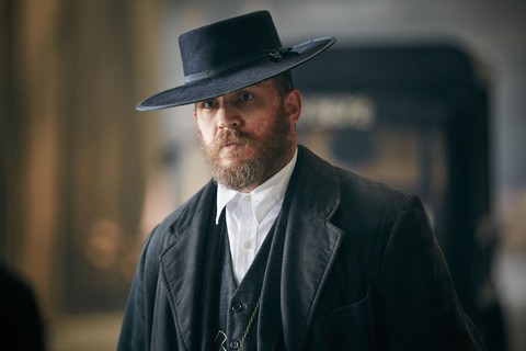 Peaky Blinders - mưu đồ chính trị, bạo lực đẫm máu và tình dục - Ảnh 7. Peaky Blinders - mưu đồ chính trị, bạo lực đẫm máu và tình dục - Ảnh 7.