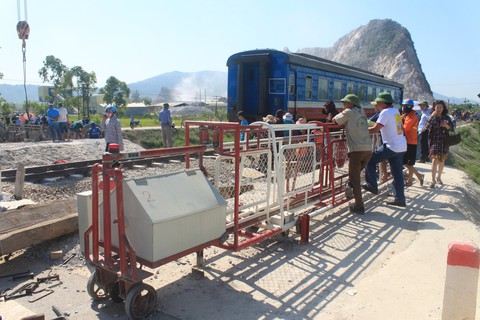 Nghi vấn tai nạn tàu hỏa tại Thanh Hóa do quên đóng gác chắn - Ảnh 3. Nghi vấn tai nạn tàu hỏa tại Thanh Hóa do quên đóng gác chắn - Ảnh 3.