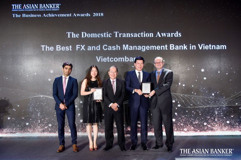 Vietcombank nhận giải dịch vụ ngoại hối và quản lý tiền mặt tốt nhất VN - Ảnh 1. Vietcombank nhận giải dịch vụ ngoại hối và quản lý tiền mặt tốt nhất VN - Ảnh 1.