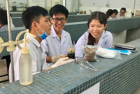 Học sinh sinh viên thi thiết kế hệ thống lọc nước mini - Ảnh 1. Học sinh sinh viên thi thiết kế hệ thống lọc nước mini - Ảnh 1.