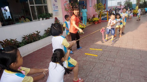 Khi nào trẻ Việt mới thoát cực hình bị ép ăn? - Ảnh 1. Khi nào trẻ Việt mới thoát cực hình bị ép ăn? - Ảnh 1.
