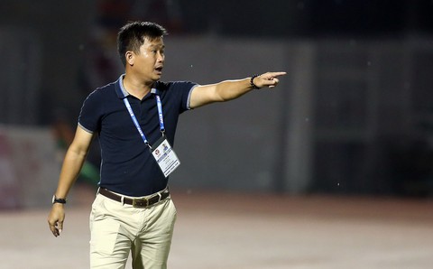 Thủ môn CLB Sài Gòn Văn Phong biếu chiến thắng cho Cần Thơ - Ảnh 4. Thủ môn CLB Sài Gòn Văn Phong biếu chiến thắng cho Cần Thơ - Ảnh 4.