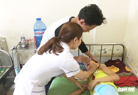 Uống hơn 1 lít rượu, bé trai 11 tuổi tổn thương não nặng - Ảnh 1. Uống hơn 1 lít rượu, bé trai 11 tuổi tổn thương não nặng - Ảnh 1.