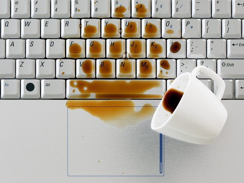 Làm thế nào để cứu laptop khi bị ướt? - Ảnh 1. Làm thế nào để cứu laptop khi bị ướt? - Ảnh 1.