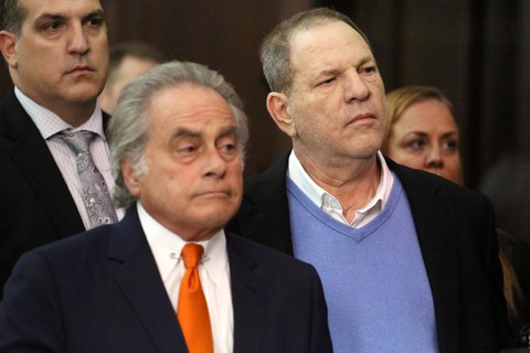Harvey Weinstein bị bắt nhưng nộp bảo lãnh 10 triệu đô - Ảnh 1. Harvey Weinstein bị bắt nhưng nộp bảo lãnh 10 triệu đô - Ảnh 1.