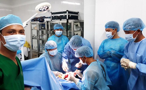 Cứu người nơi đầu sóng Trường Sa - Ảnh 1. Cứu người nơi đầu sóng Trường Sa - Ảnh 1.