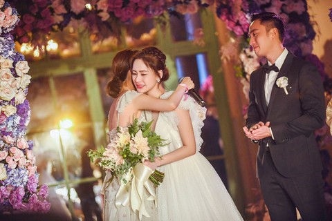Chung Hân Đồng cưới chồng sau 10 năm sự cố ảnh nóng - Ảnh 11. Chung Hân Đồng cưới chồng sau 10 năm sự cố ảnh nóng - Ảnh 11.