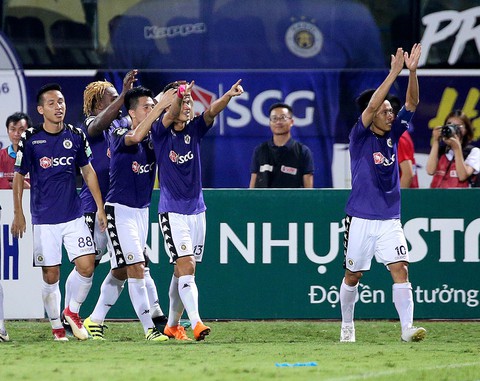 Hà Nội FC và FLC Thanh Hóa rượt đuổi ngoạn mục với 7 bàn được ghi - Ảnh 1. Hà Nội FC và FLC Thanh Hóa rượt đuổi ngoạn mục với 7 bàn được ghi - Ảnh 1.
