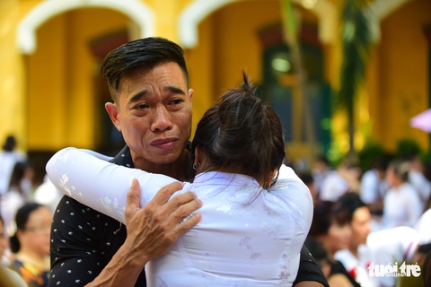 Phút bịn rịn của học sinh Sài Gòn ngày chia tay cuối cấp - Ảnh 6. Phút bịn rịn của học sinh Sài Gòn ngày chia tay cuối cấp - Ảnh 6.