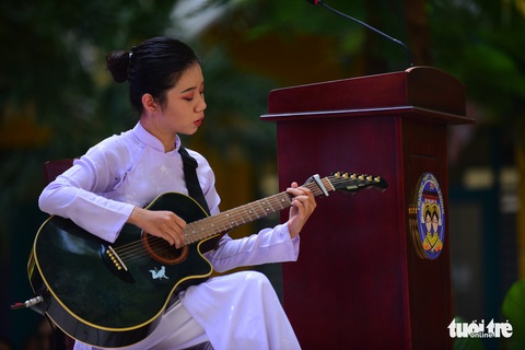 Phút bịn rịn của học sinh Sài Gòn ngày chia tay cuối cấp - Ảnh 4. Phút bịn rịn của học sinh Sài Gòn ngày chia tay cuối cấp - Ảnh 4.