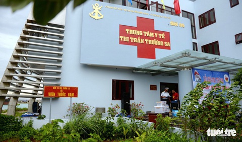 Cứu người nơi đầu sóng Trường Sa - Ảnh 3. Cứu người nơi đầu sóng Trường Sa - Ảnh 3.