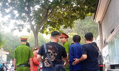 Cò xin visa Trung Quốc nằm ngoài mục tiêu cảnh sát bảo vệ - Ảnh 1. Cò xin visa Trung Quốc nằm ngoài mục tiêu cảnh sát bảo vệ - Ảnh 1.