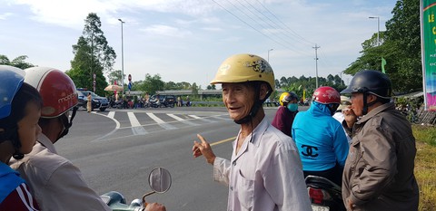 Dân miền Tây háo hức đợi đặt chân lên cầu Cao Lãnh - Ảnh 2.