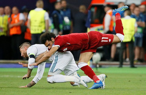 8 thẻ đỏ có tiếng của Sergio Ramos - Ảnh 1.