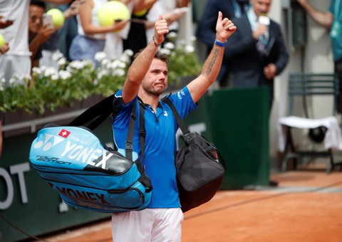 Cựu vô địch Wawrinka chia tay Roland Garros ngay vòng 1 - Ảnh 1. Cựu vô địch Wawrinka chia tay Roland Garros ngay vòng 1 - Ảnh 1.