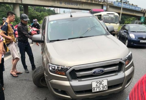 Xe gãy trục phóng vun vút hàng chục kilomet sau khi gây tai nạn - Ảnh 2. Xe gãy trục phóng vun vút hàng chục kilomet sau khi gây tai nạn - Ảnh 2.