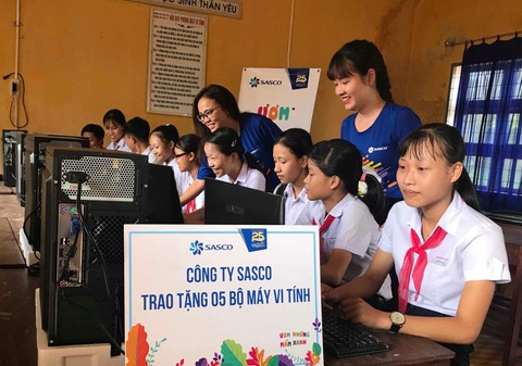 SASCO khởi động mùa hè ý nghĩa cùng học sinh khó khăn - Ảnh 2. SASCO khởi động mùa hè ý nghĩa cùng học sinh khó khăn - Ảnh 2.