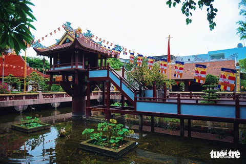 Mùa Phật Đản đi lễ chùa Một Cột tại Sài Gòn - Ảnh 4. Mùa Phật Đản đi lễ chùa Một Cột tại Sài Gòn - Ảnh 4.