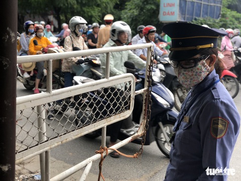 Nghề gác chắn tàu: Phận làm dâu ngàn họ - Ảnh 4. Nghề gác chắn tàu: Phận làm dâu ngàn họ - Ảnh 4.
