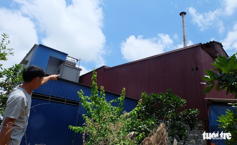 28 lò nhôm trong một xã, chính quyền than bó tay vì thẩm quyền có hạn - Ảnh 1. 28 lò nhôm trong một xã, chính quyền than bó tay vì thẩm quyền có hạn - Ảnh 1.