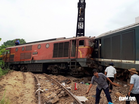 Tạm đình chỉ 3 cán bộ vụ hai tàu hàng tông nhau ở Quảng Nam - Ảnh 1. Tạm đình chỉ 3 cán bộ vụ hai tàu hàng tông nhau ở Quảng Nam - Ảnh 1.