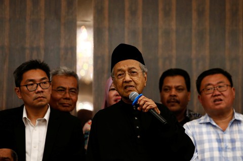 Thủ tướng Malaysia hủy nhiều dự án bị đội giá quá cao - Ảnh 1. Thủ tướng Malaysia hủy nhiều dự án bị đội giá quá cao - Ảnh 1.