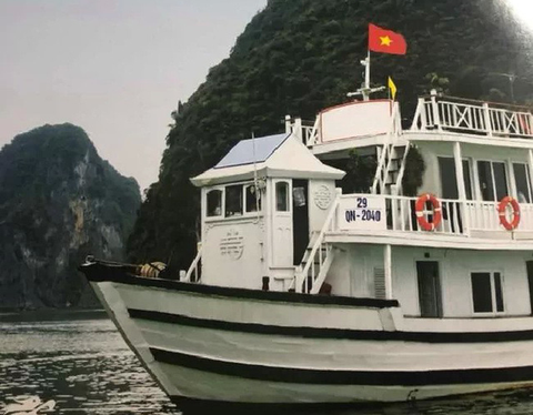 Khách Cát Bà thò qua Hạ Long bị đuổi, sao hành xử thế được? - Ảnh 2. Khách Cát Bà thò qua Hạ Long bị đuổi, sao hành xử thế được? - Ảnh 2.