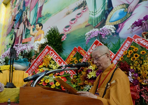 Hàng nghìn người dự Đại lễ Phật đản tại Việt Nam Quốc tự - Ảnh 4. Hàng nghìn người dự Đại lễ Phật đản tại Việt Nam Quốc tự - Ảnh 4.
