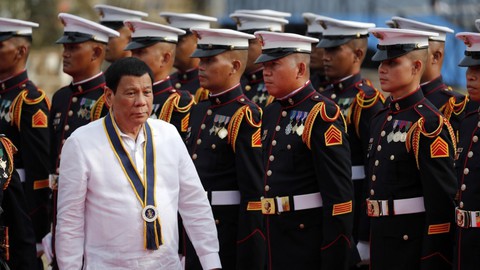 Philippines dọa chiến tranh nếu Bắc Kinh vượt ‘lằn ranh đỏ’ - Ảnh 1. Philippines dọa chiến tranh nếu Bắc Kinh vượt ‘lằn ranh đỏ’ - Ảnh 1.
