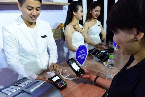 Ngân hàng đón nhận xu hướng ‘không tiền mặt’ ra sao? - Ảnh 1. Ngân hàng đón nhận xu hướng ‘không tiền mặt’ ra sao? - Ảnh 1.