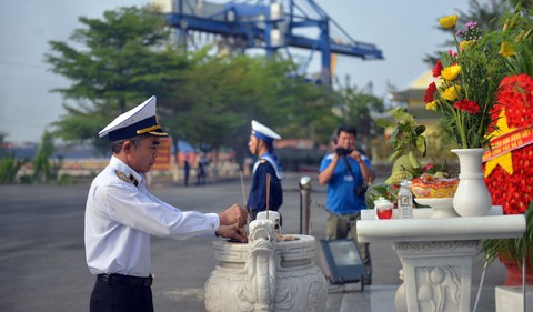 Chuyển 1.800 cây xanh ra quần đảo Trường Sa - Ảnh 5. Chuyển 1.800 cây xanh ra quần đảo Trường Sa - Ảnh 5.