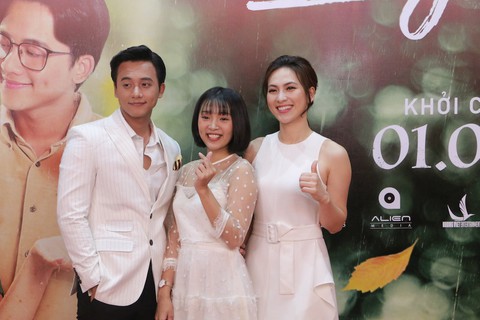 MV 100 triệu view Em gái mưa được chuyển thể thành phim điện ảnh - Ảnh 1. MV 100 triệu view Em gái mưa được chuyển thể thành phim điện ảnh - Ảnh 1.