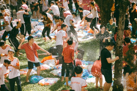 Đại chiến bóng nước ngày bế giảng của teen Kon Tum - Ảnh 6. Đại chiến bóng nước ngày bế giảng của teen Kon Tum - Ảnh 6.