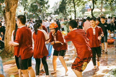 Đại chiến bóng nước ngày bế giảng của teen Kon Tum - Ảnh 10. Đại chiến bóng nước ngày bế giảng của teen Kon Tum - Ảnh 10.