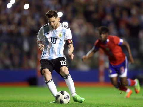 Argentina đè bẹp đội xếp hạng thua Việt Nam trước thềm World Cup - Ảnh 3. Argentina đè bẹp đội xếp hạng thua Việt Nam trước thềm World Cup - Ảnh 3.