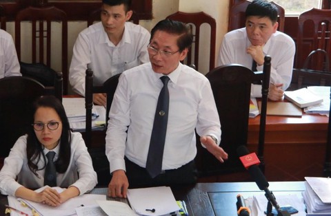 Luật sư phản đối VKS: thích thì truy tố, không thích thì rút - Ảnh 2. Luật sư phản đối VKS: thích thì truy tố, không thích thì rút - Ảnh 2.