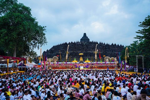 Đèn trời rực sáng thánh địa Phật giáo trong đại lễ Phật đản - Ảnh 5. Đèn trời rực sáng thánh địa Phật giáo trong đại lễ Phật đản - Ảnh 5.