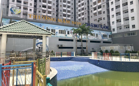 Trường mầm non bị thu hồi làm bãi xe, phụ huynh cầu xin giữ lại - Ảnh 1. Trường mầm non bị thu hồi làm bãi xe, phụ huynh cầu xin giữ lại - Ảnh 1.