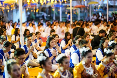 Đèn trời rực sáng thánh địa Phật giáo trong đại lễ Phật đản - Ảnh 8. Đèn trời rực sáng thánh địa Phật giáo trong đại lễ Phật đản - Ảnh 8.