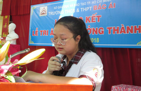 Rơi nước mắt thư viết cho ba của nữ sinh lớp 12 - Ảnh 1. Rơi nước mắt thư viết cho ba của nữ sinh lớp 12 - Ảnh 1.