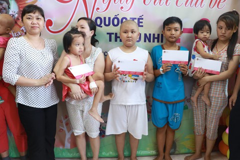 Bệnh nhi ung thư vui Quốc tế thiếu nhi - Ảnh 2. Bệnh nhi ung thư vui Quốc tế thiếu nhi - Ảnh 2.