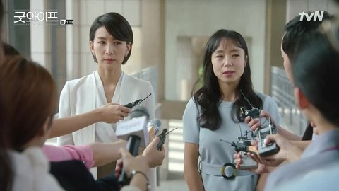 Nữ hoàng cảnh nóng Jeon Do- yeon làm Người vợ tuyệt vời - Ảnh 5. Nữ hoàng cảnh nóng Jeon Do- yeon làm Người vợ tuyệt vời - Ảnh 5.