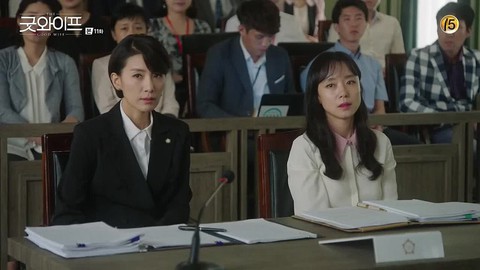Nữ hoàng cảnh nóng Jeon Do- yeon làm Người vợ tuyệt vời - Ảnh 7. Nữ hoàng cảnh nóng Jeon Do- yeon làm Người vợ tuyệt vời - Ảnh 7.