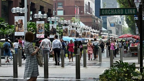 Singapore bắt nhóm 4 người Việt trộm quần áo hàng hiệu - Ảnh 1. Singapore bắt nhóm 4 người Việt trộm quần áo hàng hiệu - Ảnh 1.