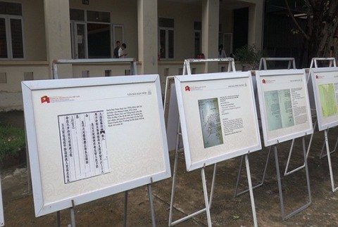 Đưa hình ảnh, tư liệu Trường Sa, Hoàng Sa lên vùng cao Mường Lát - Ảnh 2. Đưa hình ảnh, tư liệu Trường Sa, Hoàng Sa lên vùng cao Mường Lát - Ảnh 2.
