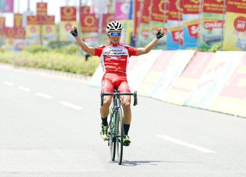 Nhanh hơn 2 giây, Sarda Pered Javier giành áo vàng chung cuộc - Ảnh 2. Nhanh hơn 2 giây, Sarda Pered Javier giành áo vàng chung cuộc - Ảnh 2.