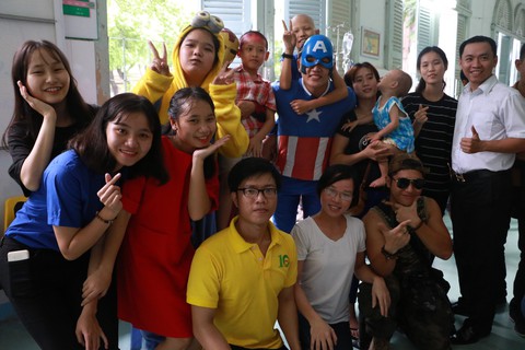 Trao quà cho bệnh nhi ung thư Bệnh viện Nhi Đồng 2 - Ảnh 4. Trao quà cho bệnh nhi ung thư Bệnh viện Nhi Đồng 2 - Ảnh 4.