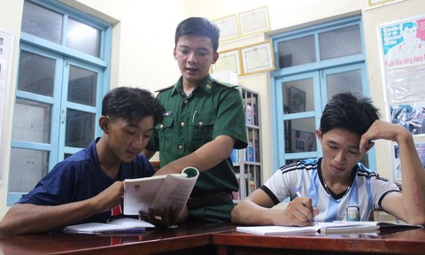 Con nuôi của bộ đội biên phòng Hà Tiên - Ảnh 1. Con nuôi của bộ đội biên phòng Hà Tiên - Ảnh 1.