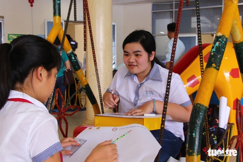Thiếu nhi vẽ tranh vườn trường mơ ước của em - Ảnh 4. Thiếu nhi vẽ tranh vườn trường mơ ước của em - Ảnh 4.